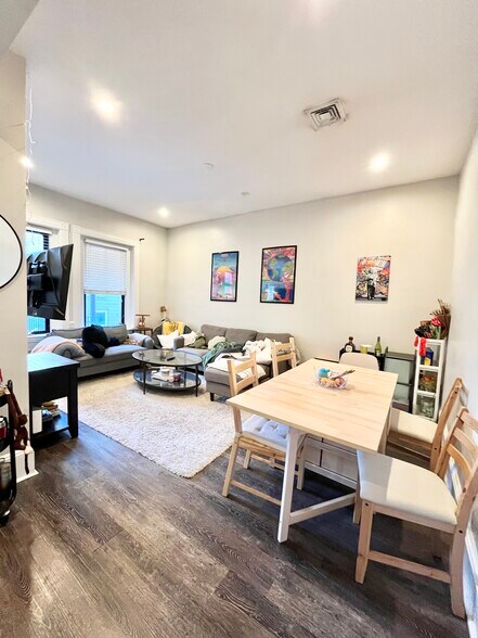 Building Photo - 1520 Tremont St