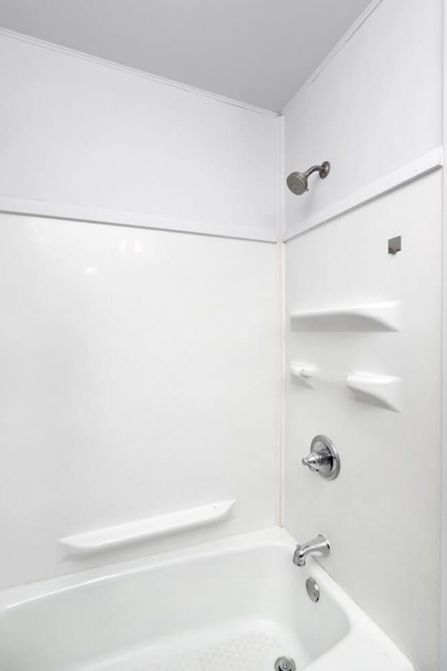 Building Photo - Single-Family House with 2BR and 1BA