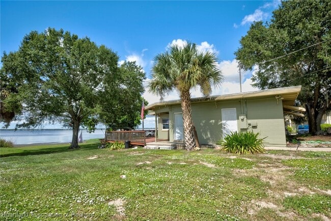 Building Photo - 2175 Lakeview Dr