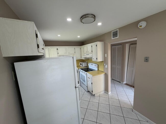 Building Photo - 5750 NW 64th Ave