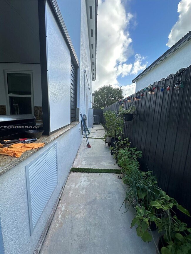 Building Photo - 12923 SW 285th Terrace