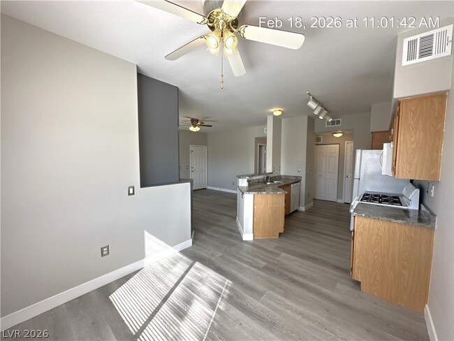 Building Photo - 1050 E Cactus Ave