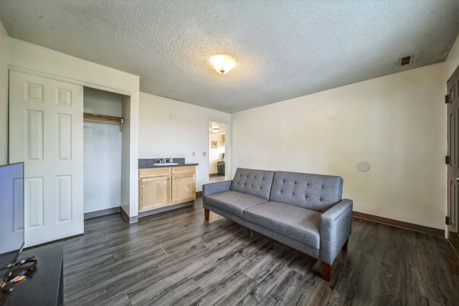 Building Photo - 1555 NE Merman Dr