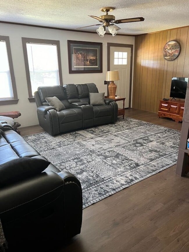 Building Photo - 301 W Main St