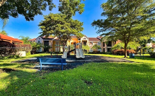 Building Photo - 10500 SW 155th Ct