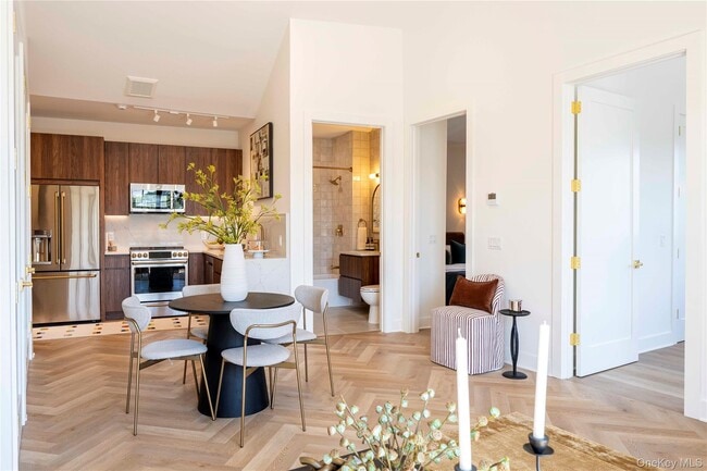 Building Photo - 100 E Putnam Ave