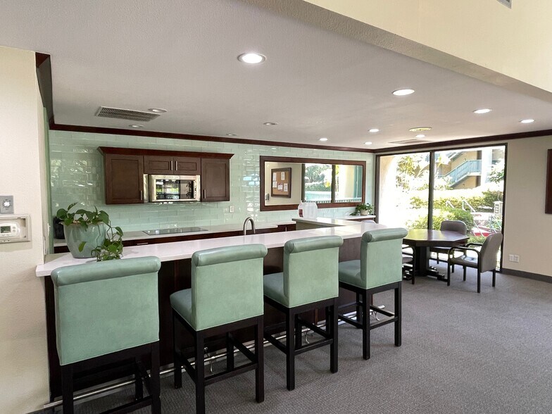 Building Photo - 576 N Bellflower Blvd