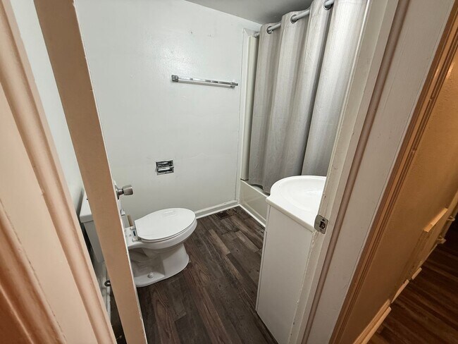 Building Photo - 861 N 11th St