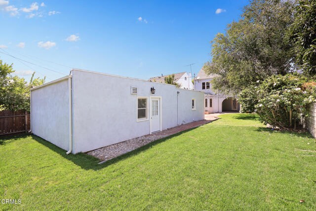 Building Photo - 900 E Glenoaks Blvd