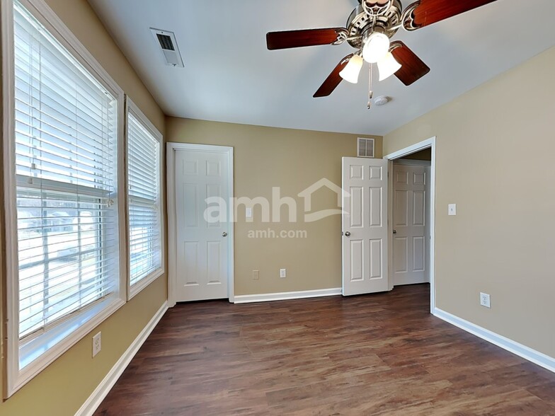 Building Photo - 204 Ber Creek Dr