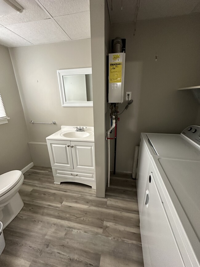 Half bathroom & laundry room - 28 Angell Rd