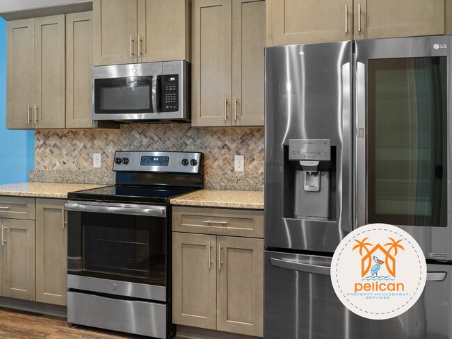 Building Photo - Stunning Home in East Navarre