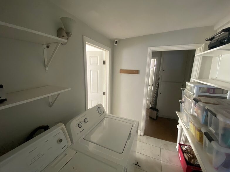 Building Photo - 636 E 121st Pl