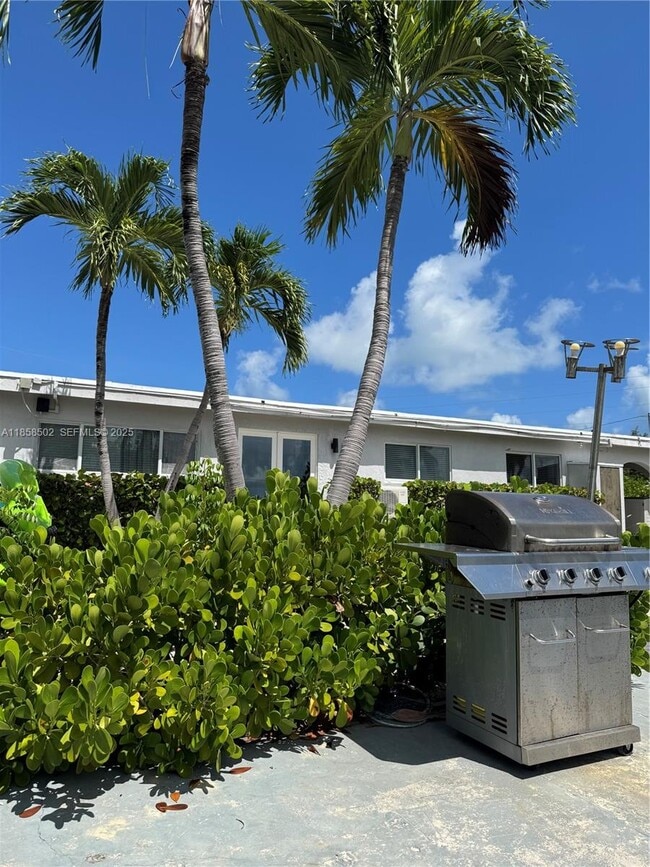 Building Photo - 1301 Grouper Dr