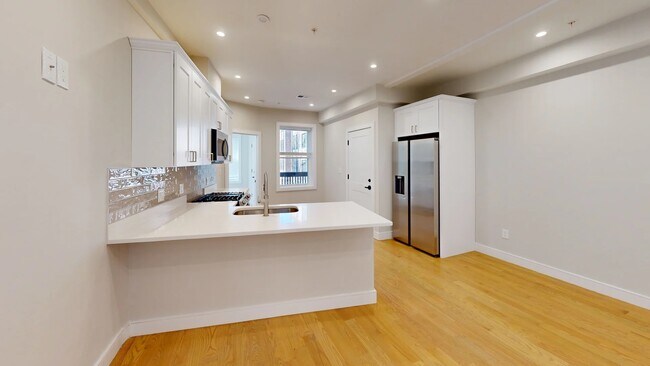 Building Photo - 164 Allston St