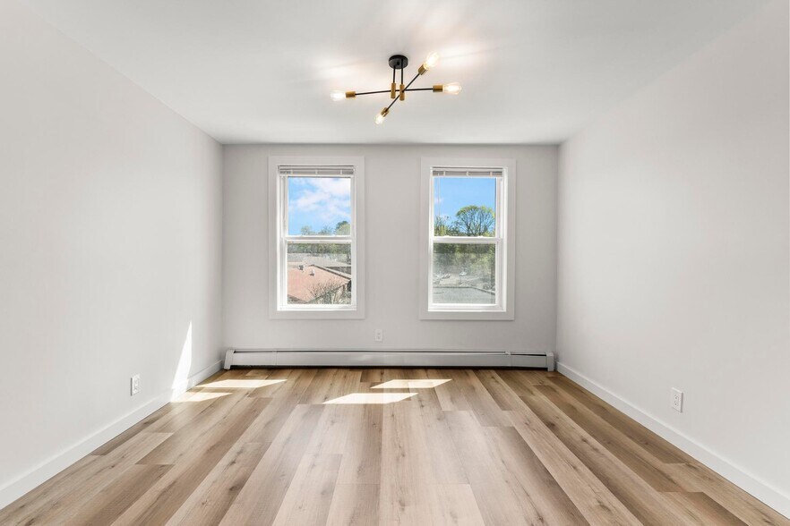 Building Photo - 431-431 N Main St