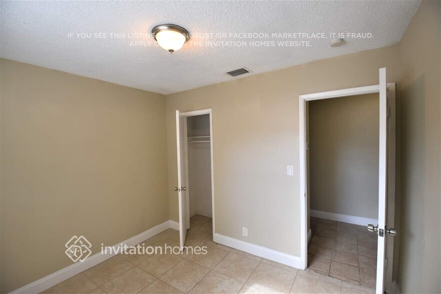 Building Photo - 6020 NW 43rd Ave