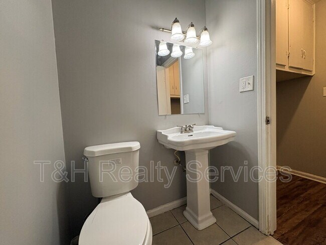 Building Photo - 10204 Catalina Dr