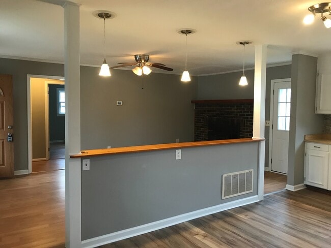 Building Photo - Simpsonville  3 Bedroom, 1.5 Bath Home Nea...