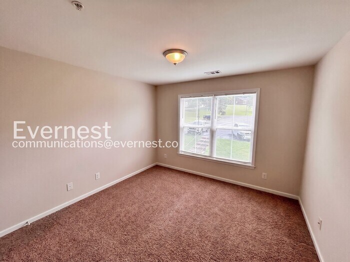 Building Photo - 701 Vineland Ct