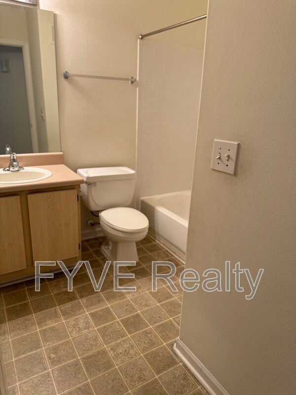 Building Photo - 897 Fording Island Rd