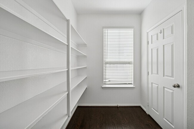 Building Photo - 8604 Hollyoaks Creek Ln