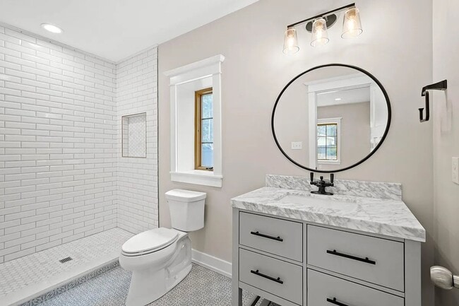 Building Photo - 5 Bed 5 Bath Single Family Home in Edgeworth