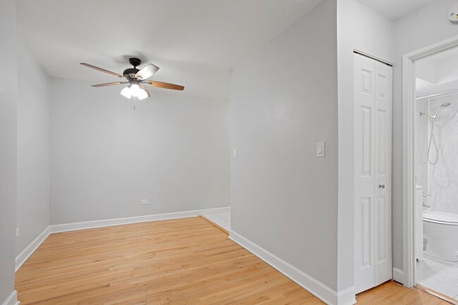 Building Photo - 6758 N Sheridan Rd