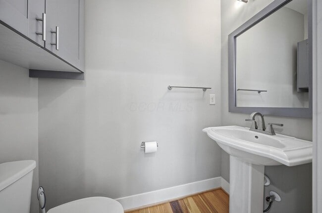 Building Photo - 567 Lathrop St