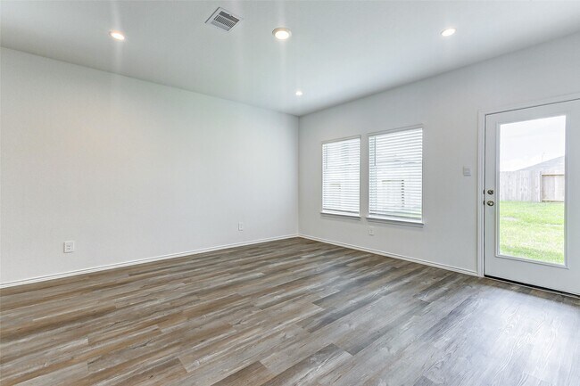 Building Photo - 24303 Alto Gdn Dr