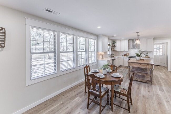 Building Photo - Gorgeous 3/2 Home in Athens!