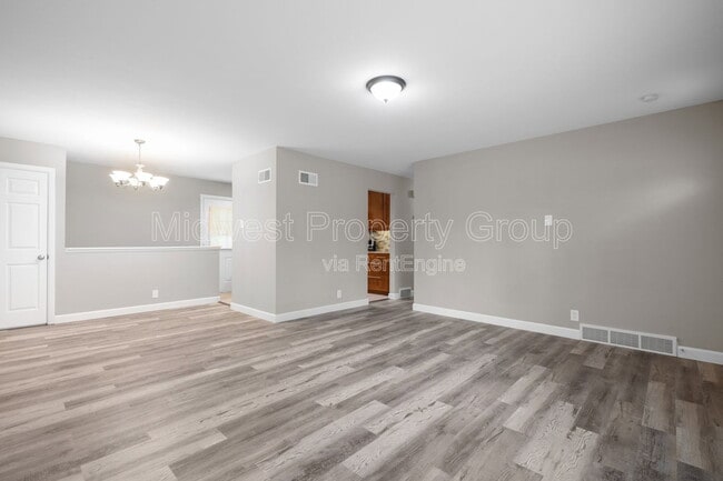 Building Photo - 438 Bush Dr