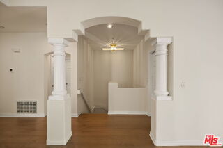 Building Photo - 604 Palisades Dr