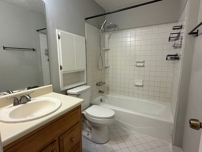 Building Photo - 6 Quail Forest Dr