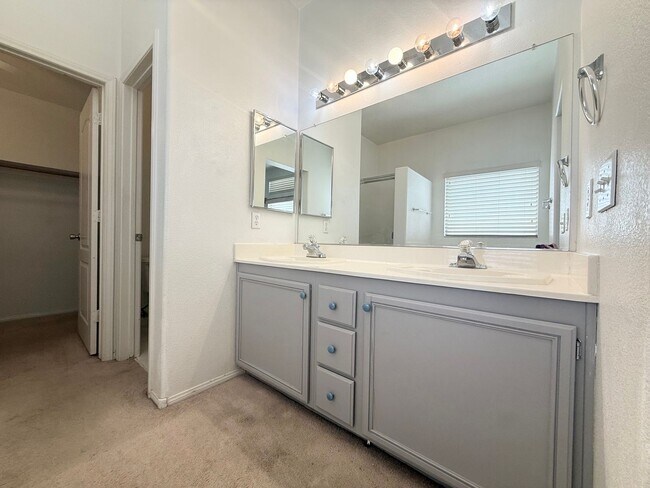Building Photo - Spacious 4-Bedroom Home with 3-Car Garage in Orchards of Las Vegas