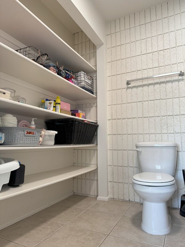 Building Photo - Charming 3-Bedroom Home with Modern Update...