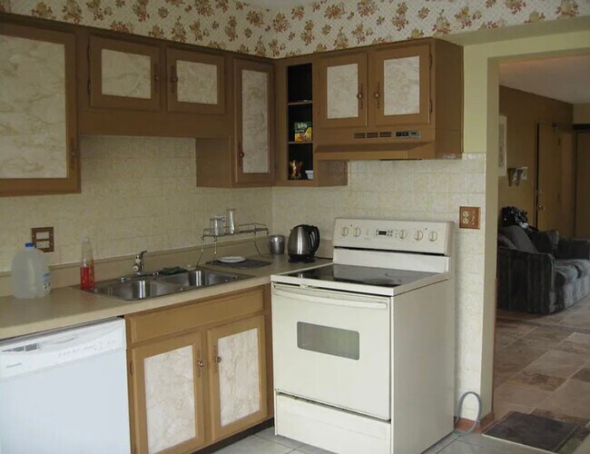 Building Photo - 5403 Chateau Dr