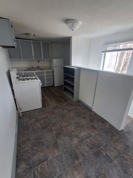 Building Photo - 1558 N Main St