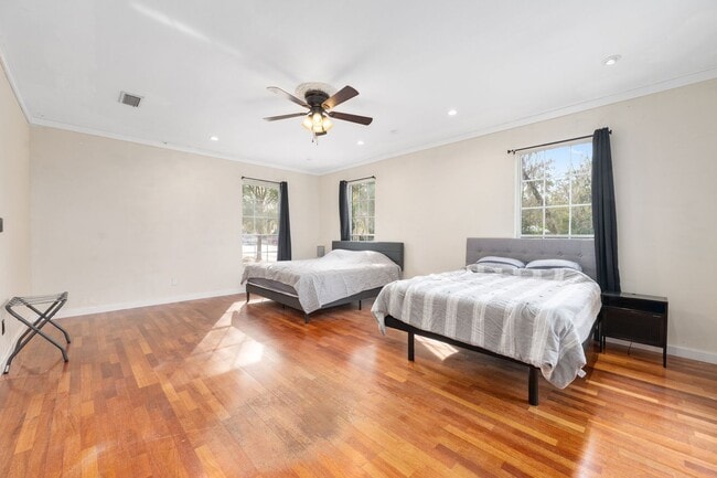 Building Photo - 2222 W University Ave