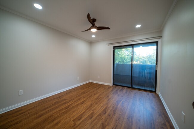 Building Photo - 750 Shaker Dr