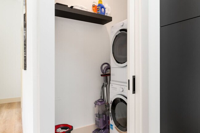 Building Photo - 3224 13th Ave W