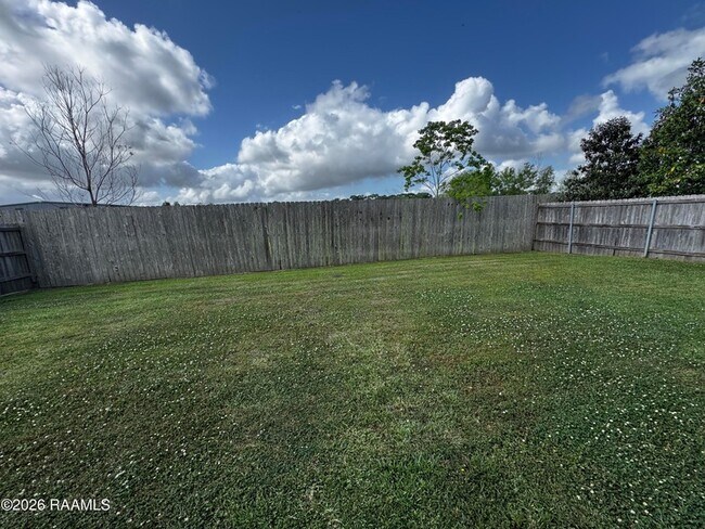 Building Photo - 200 Tennyson Dr