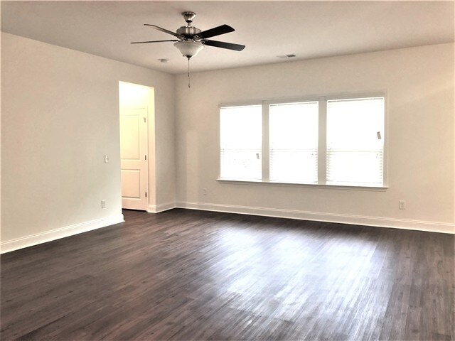 Building Photo - 317 Golf Rd