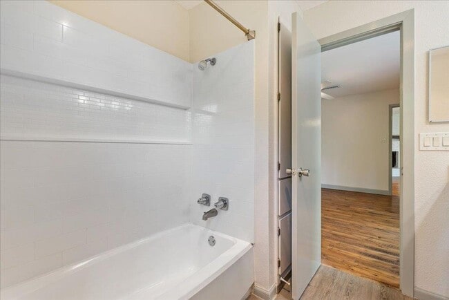 Building Photo - 2302 Berkett Dr