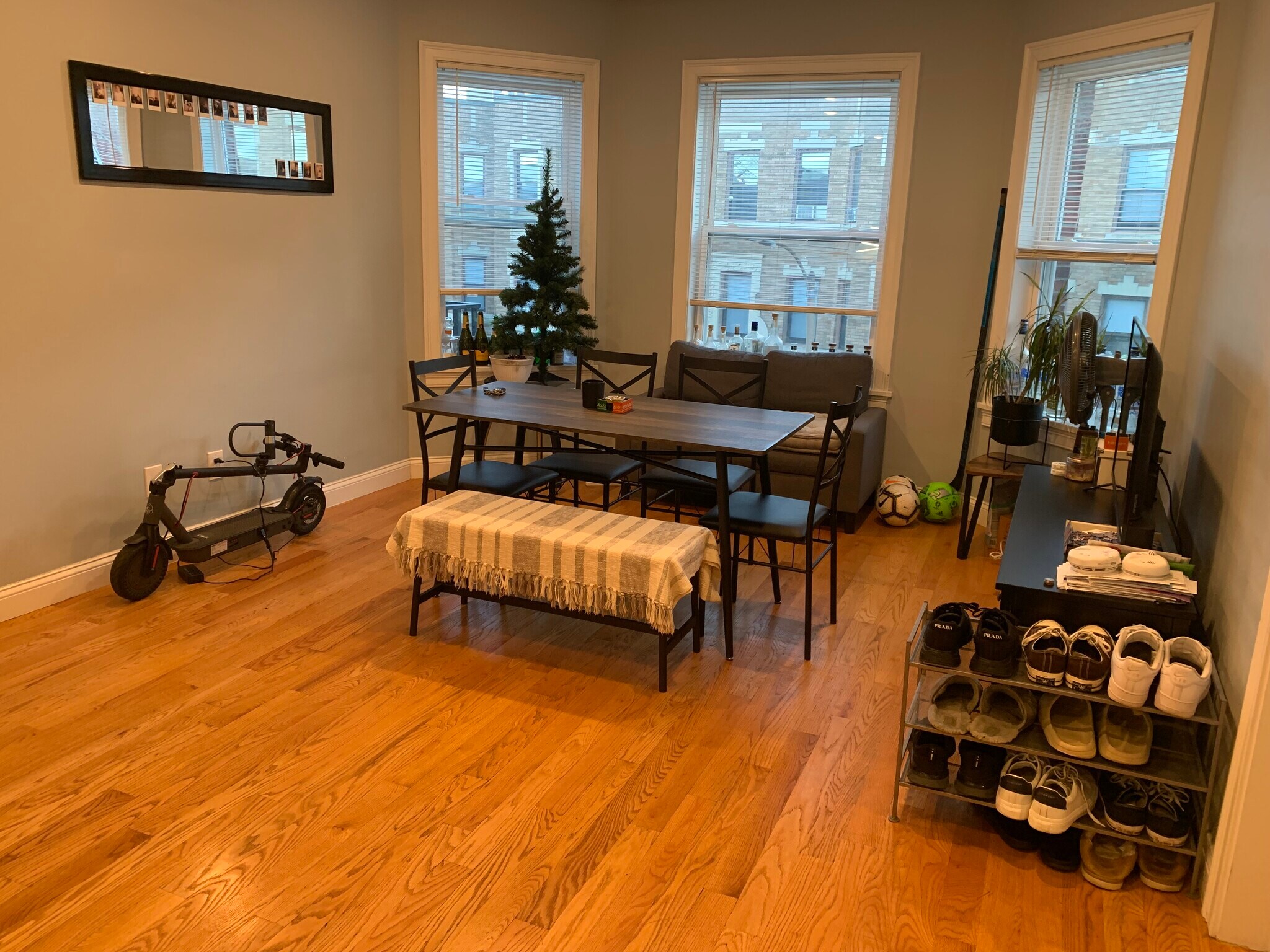 Building Photo - 186 Kelton St