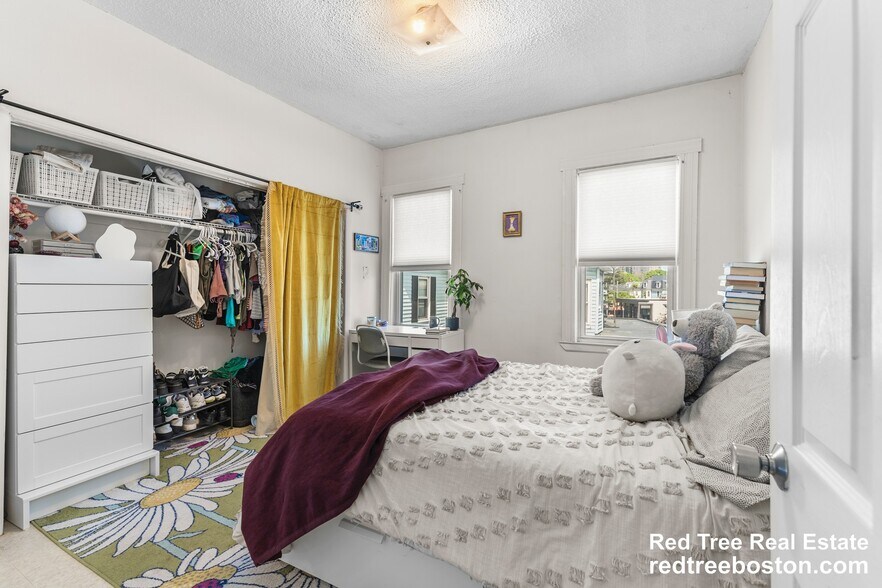 Building Photo - 175 River St