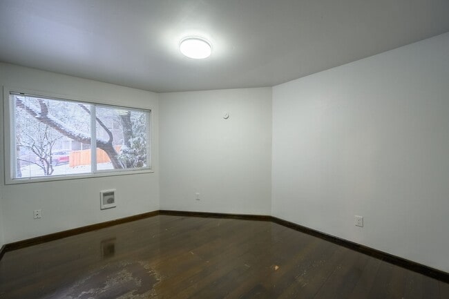 Building Photo - "Holiday Move-In Incentive – 50% Off First Month’s Rent"  Spacious 4-Bedroom Contemporary Home wi...