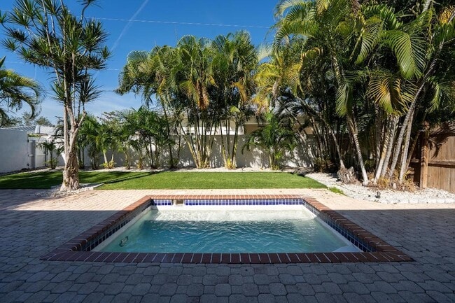 Building Photo - 665 Jeffery St