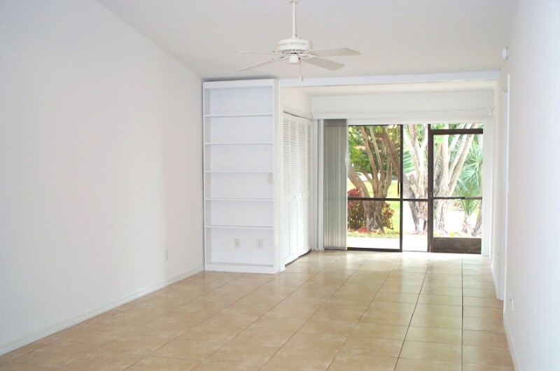 Building Photo - 2009 Pine Isle Ln
