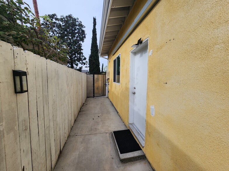 Building Photo - 6522 Camellia Ave